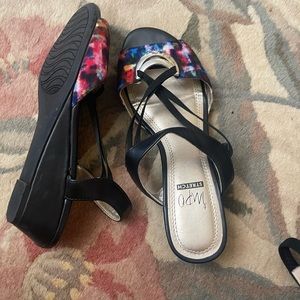 Impo stretch 1 1/2” platforms watercolor splash print size 6 1/2 like new